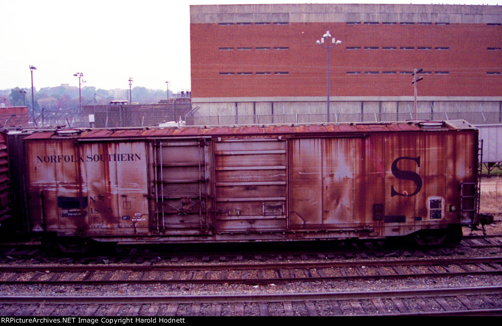 NS 1835 ("original NS") with roof hatches